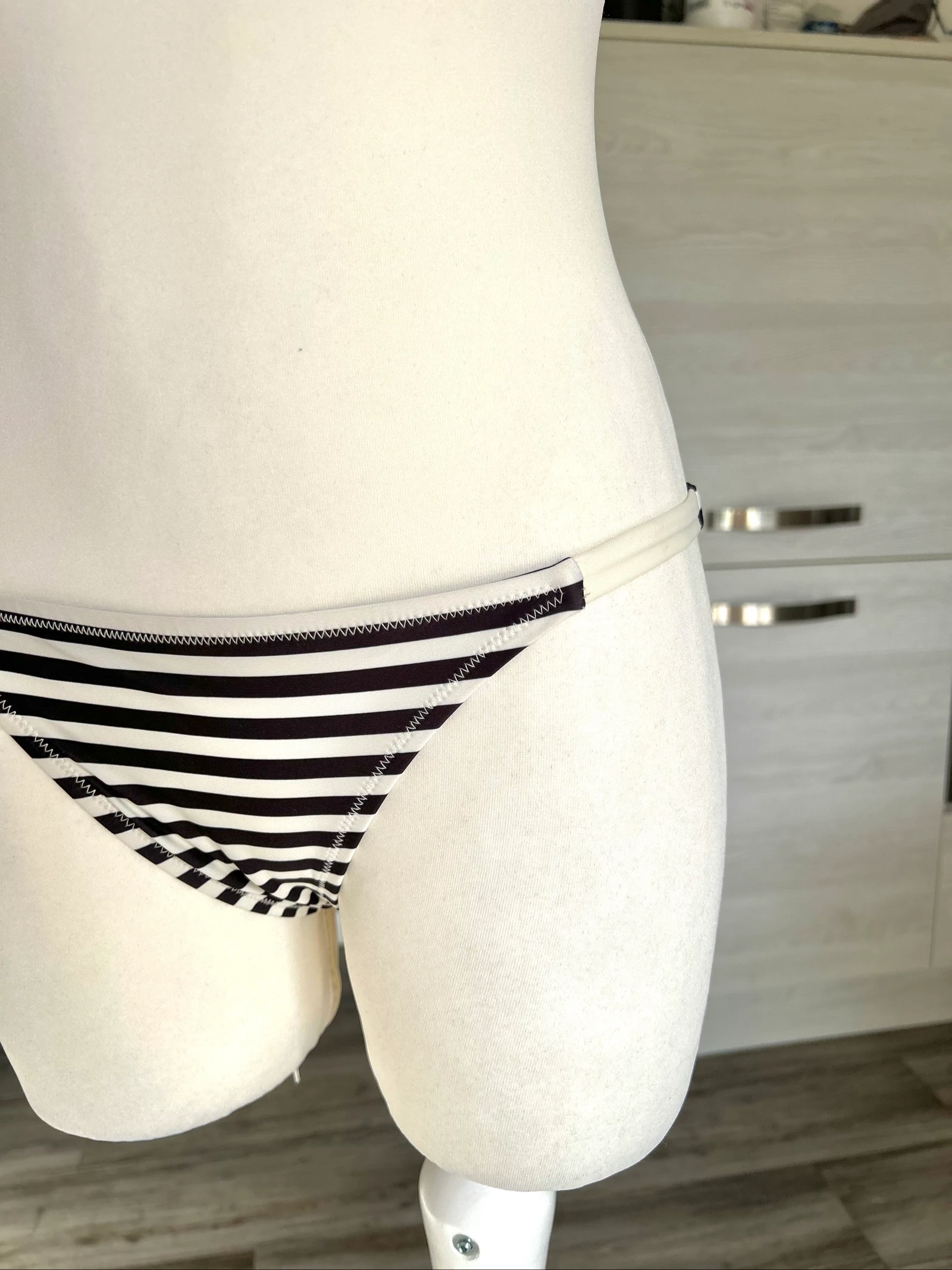 Biquíni listrado preto e branco em poliamida Tamanho M 38 Solid & Striped – photo 15